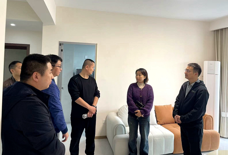 市国资委调研保障性住房项目2.jpg