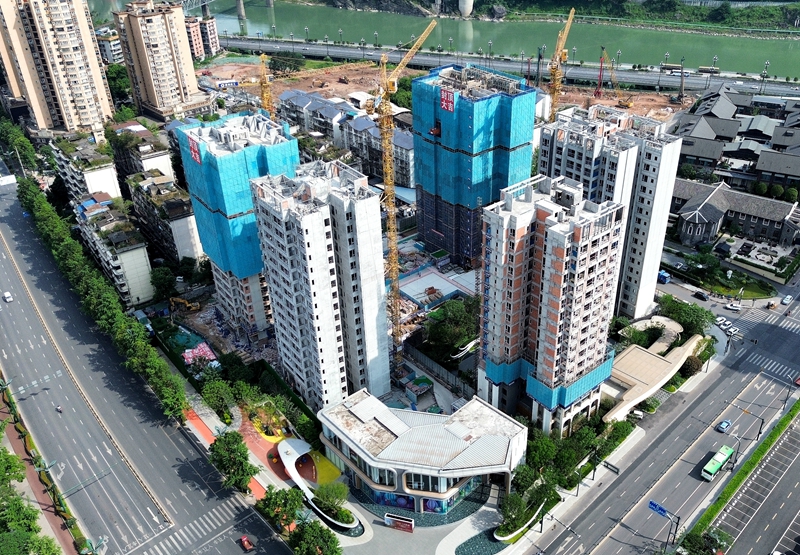 上江传奇项目主体结构圆满封顶 项目建设迈入新阶段.jpg
